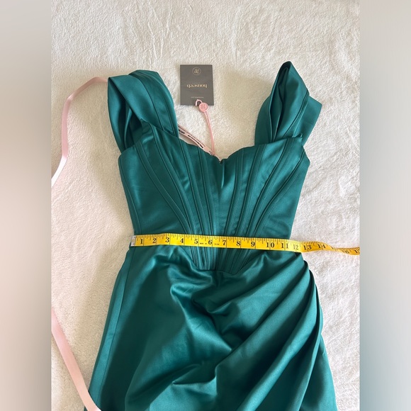 NWT House of Cb LORETTA
EMERALD GREEN SATIN OFF SHOULDER DRESS - Picture 11 of 11